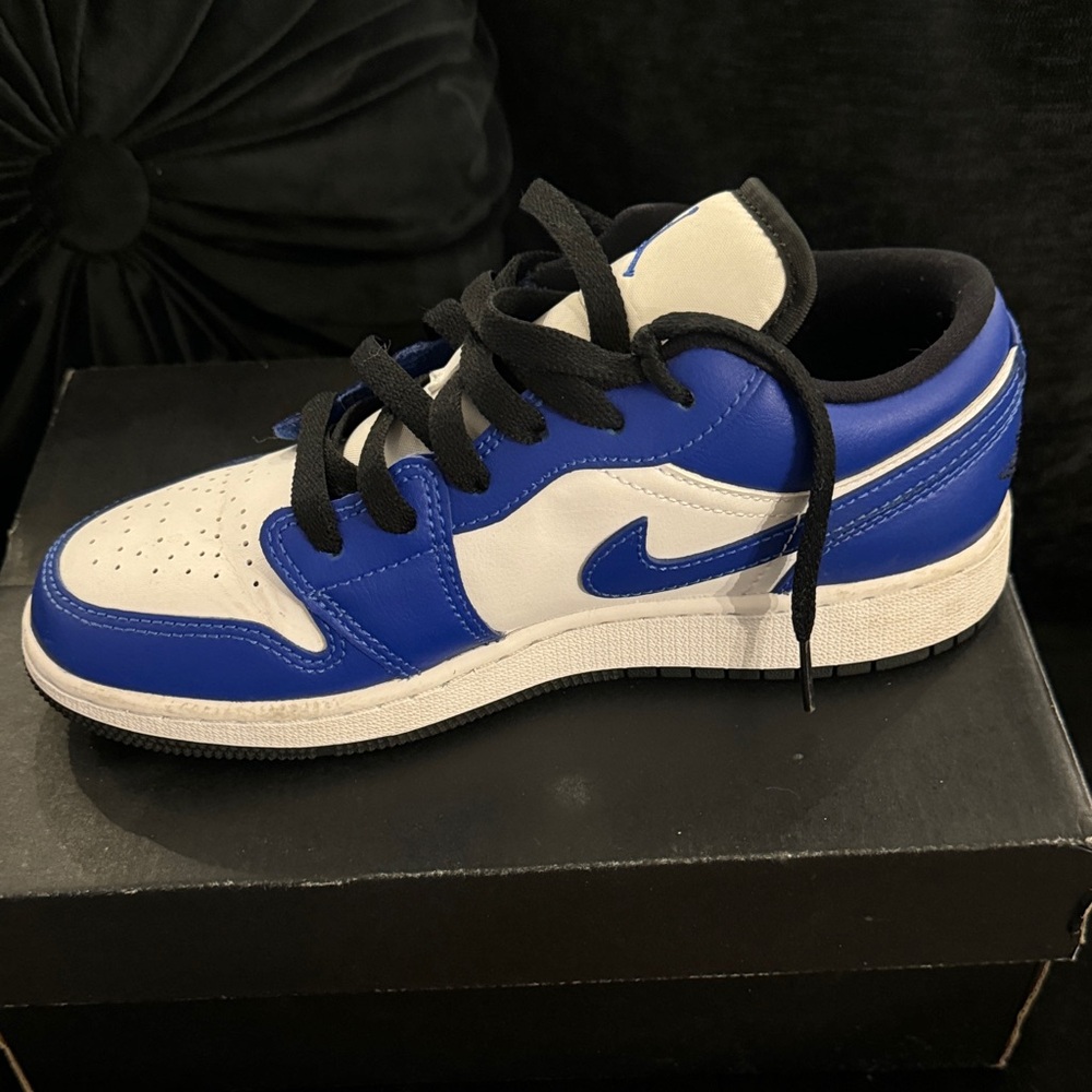 JORDAN 1 LOWS (GRADE SCHOOL)